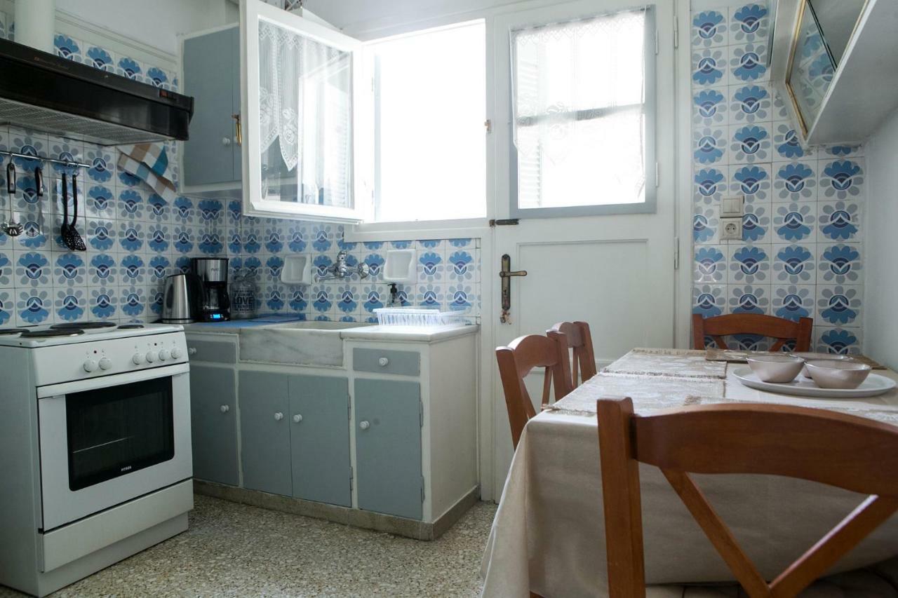 Best House, Larisis Metro, Athén Kültér fotó